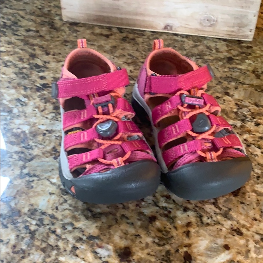 Size 10 Toddler Girl Keen Closed Toed Sandals